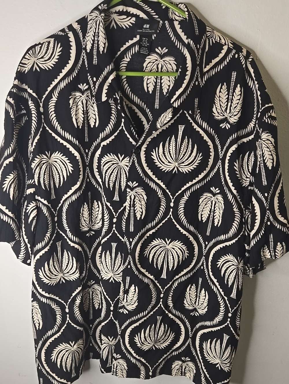 H&M Men’s Black & White Palm-Print Short Sleeve Shirt
